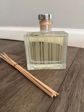 NEST Fragrances Grapefruit Reed Diffuser 5.9 oz New No Box
